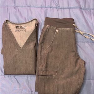Figs Heather Gray V-Neck Scrub Set